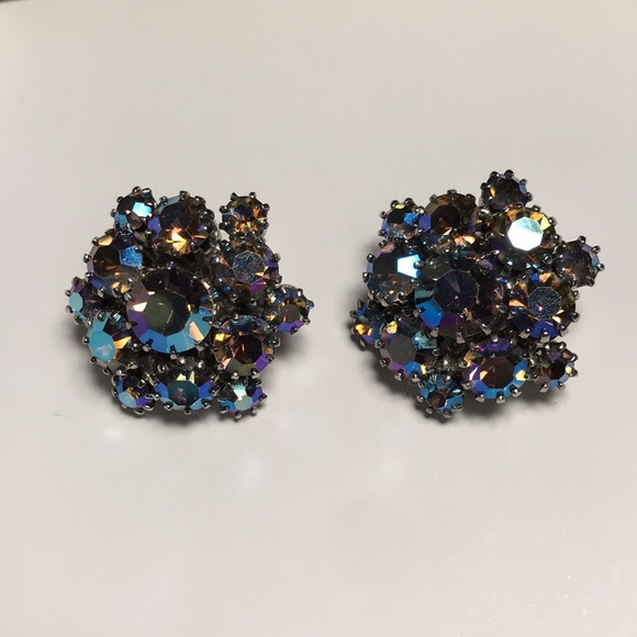 VINTAGE RHINESTONE CLIP EARRINGS - Picture 10 of 13